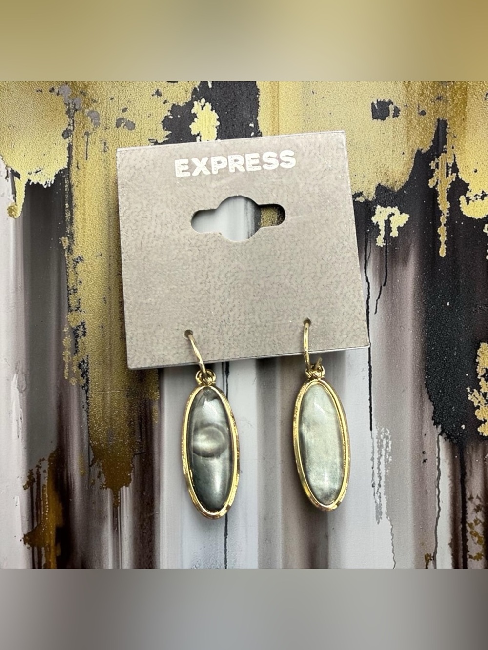 🩶💛EXPRESS🩶💛Gold-Tone Oval Drop Earrings with Gray Mother-of-Pearl/NWT